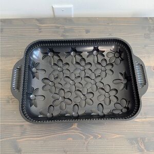 Nordic Ware cast aluminum non stick daisy cake pan